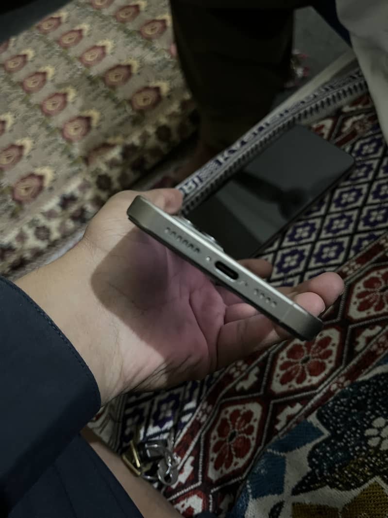 Apple iPhone 15 Pro Max 3