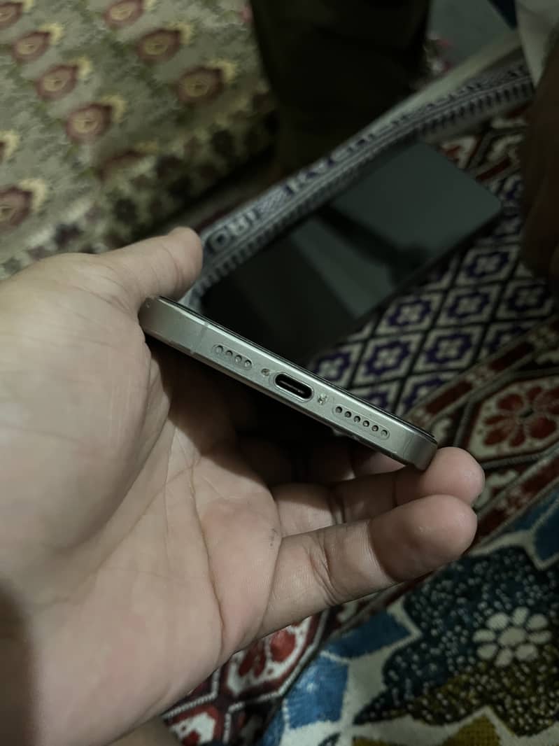 Apple iPhone 15 Pro Max 4