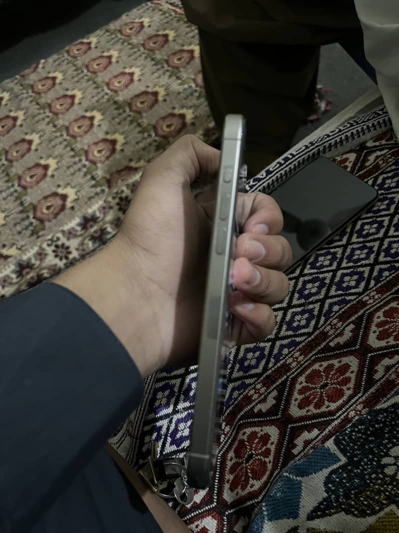 Apple iPhone 15 Pro Max 6