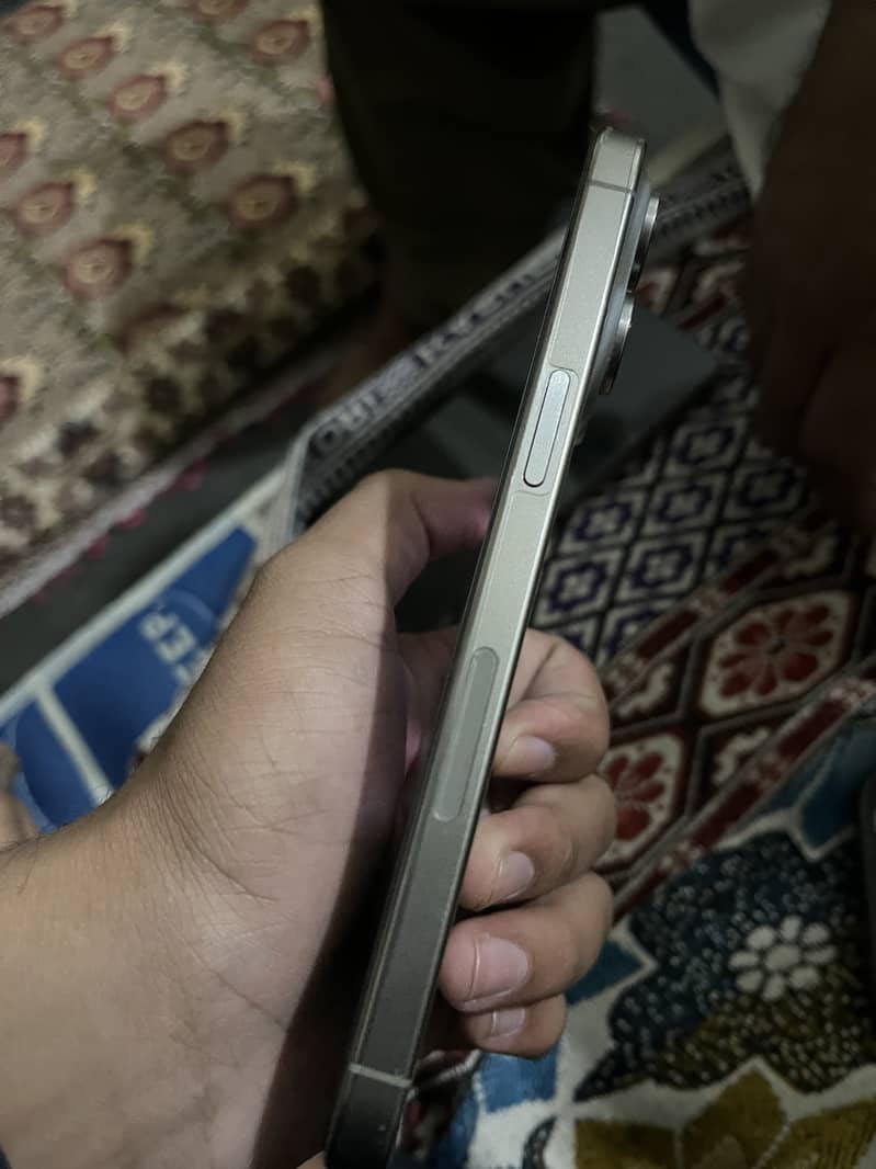Apple iPhone 15 Pro Max 7