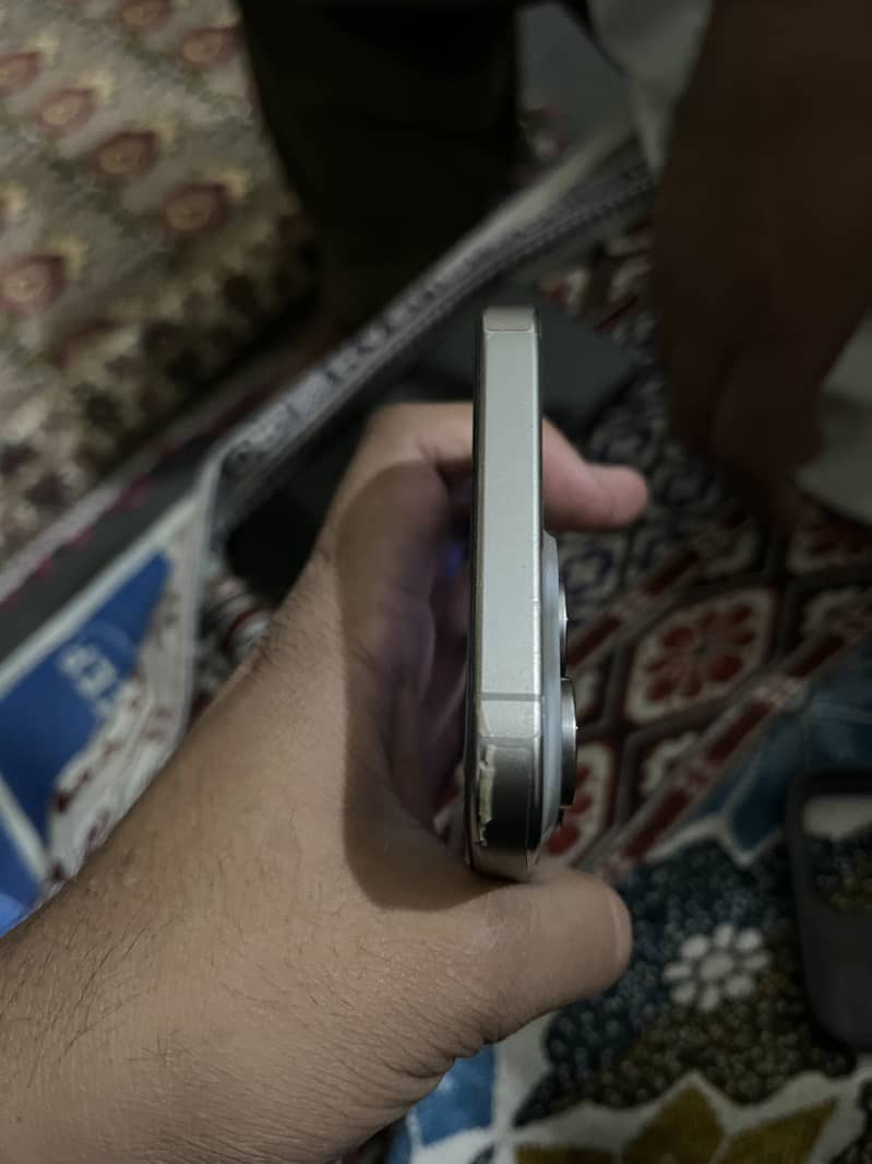 Apple iPhone 15 Pro Max 8