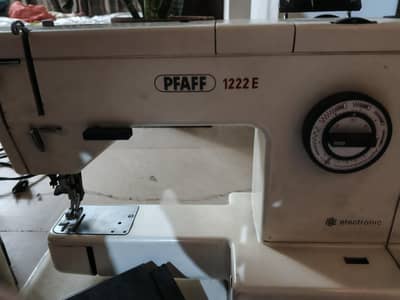 Vintage Pfaff 1222E Electronic Sewing Machine