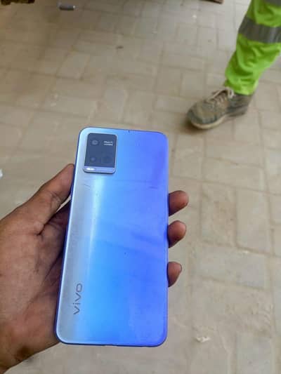 Vivo V21