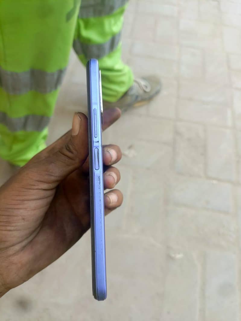 Vivo V21 1