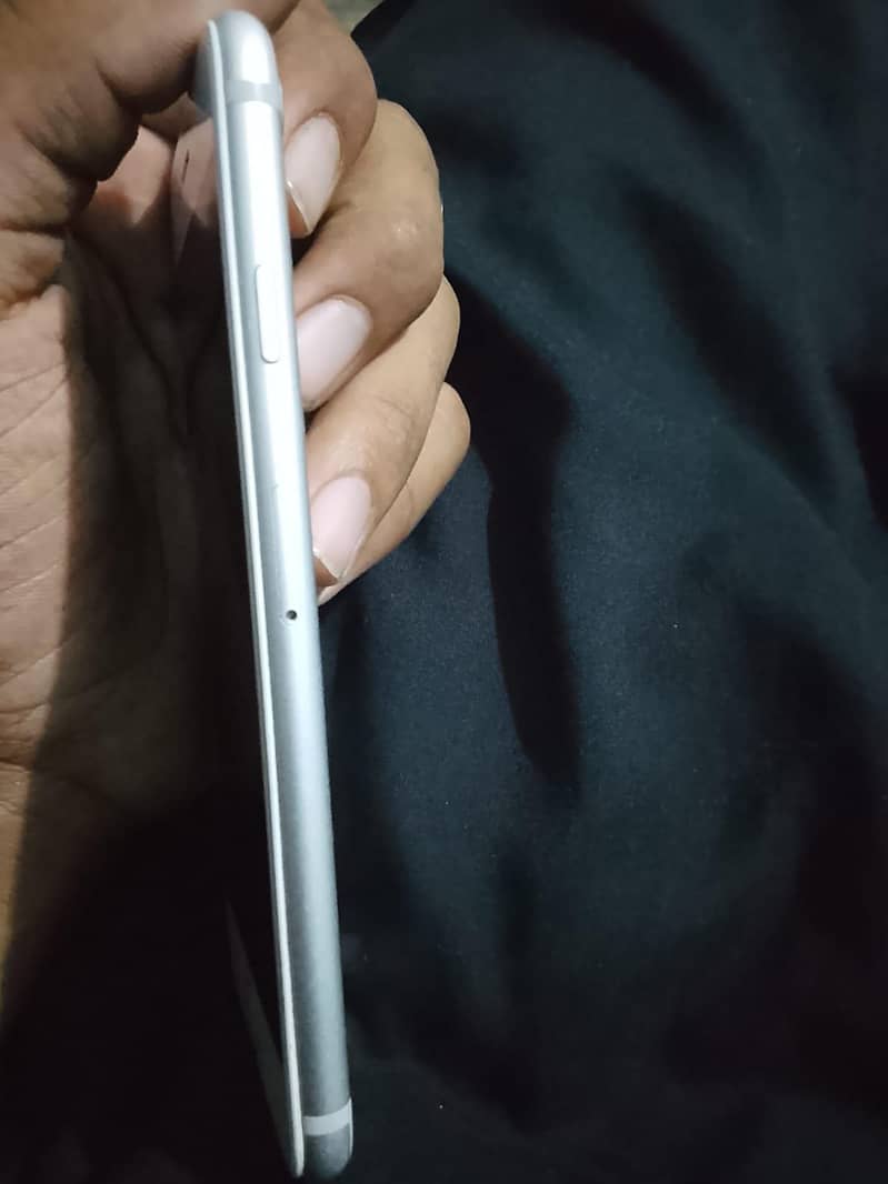 Apple iPhone 7 3