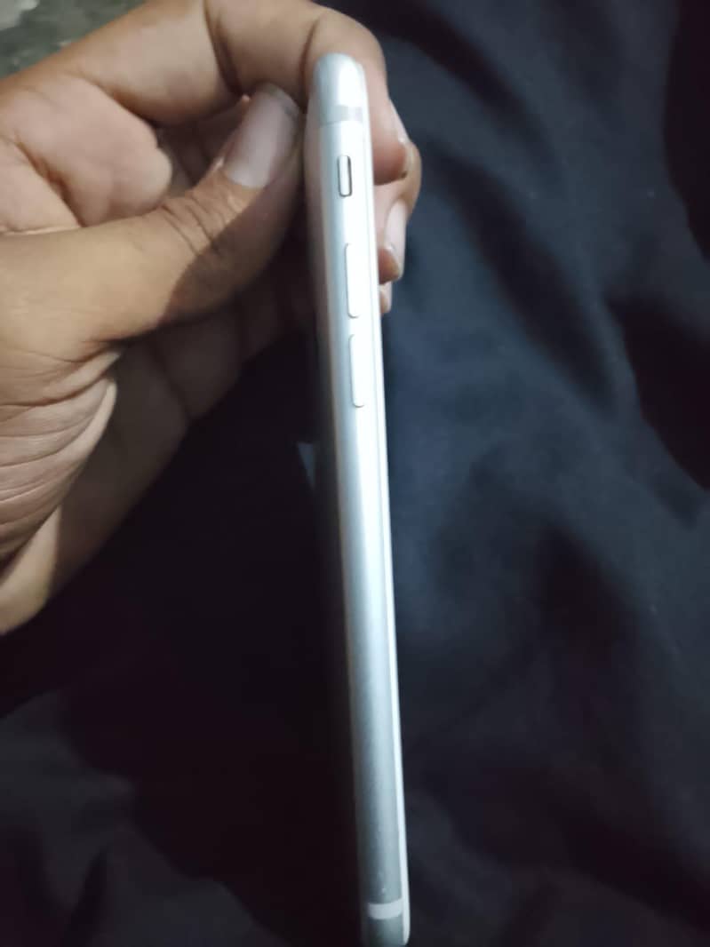 Apple iPhone 7 4