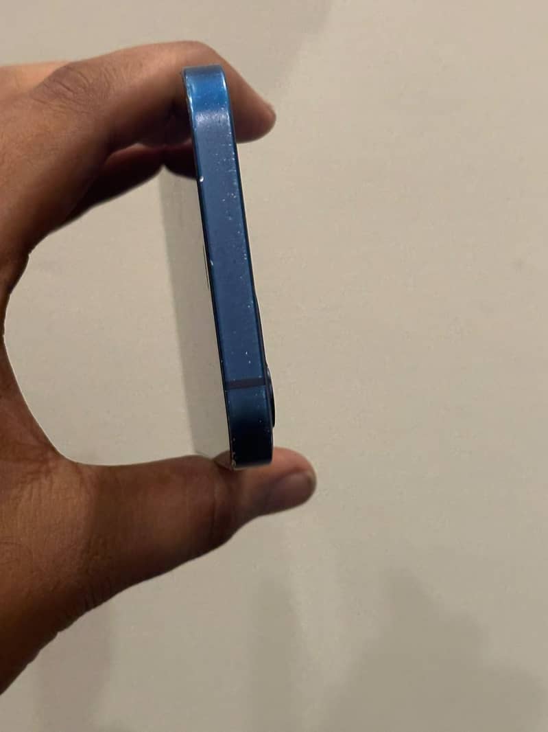 Apple iPhone 12 4