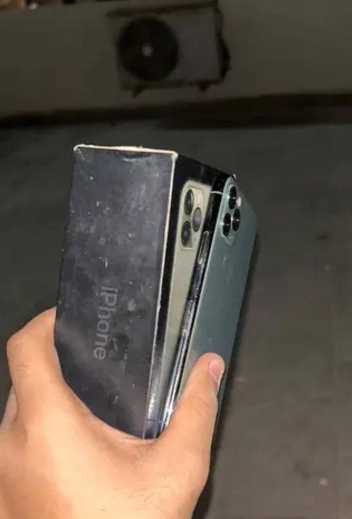 Apple iPhone 11 Pro 2