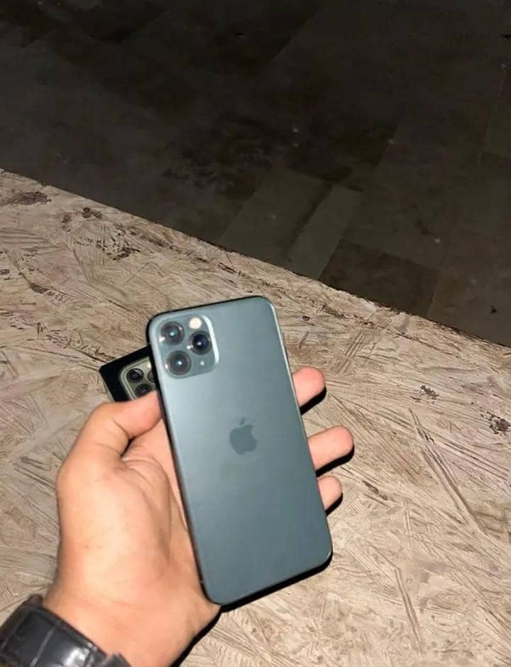 Apple iPhone 11 Pro 4