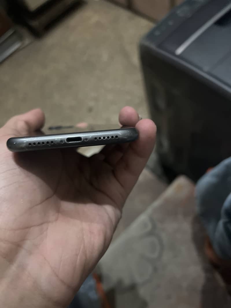 Apple iPhone 11 3
