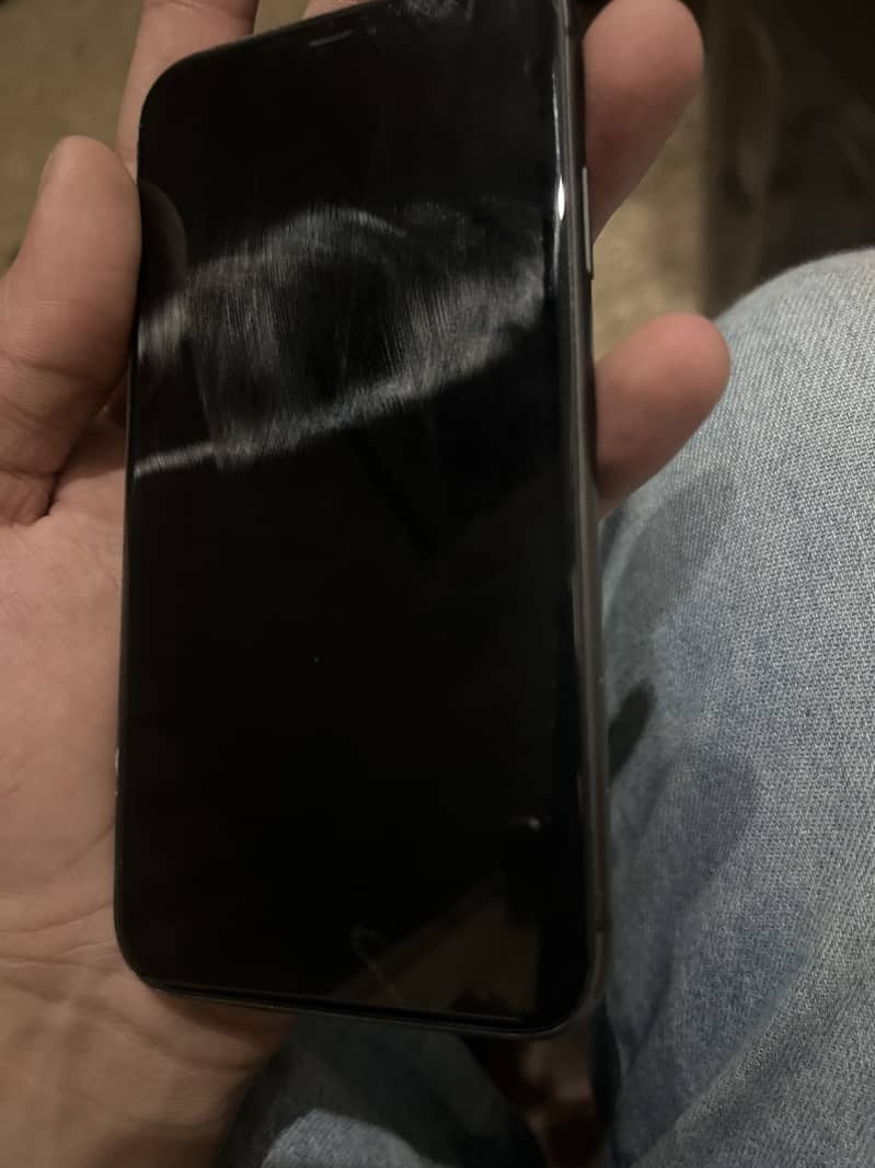 Apple iPhone 11 4