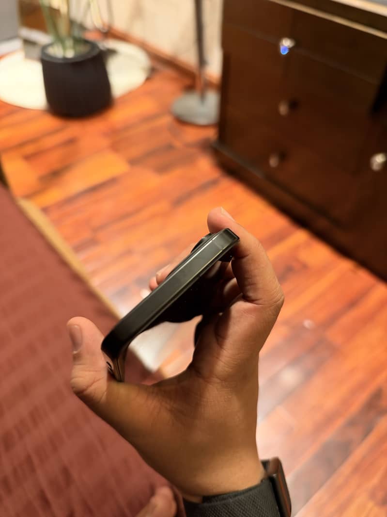 Apple iPhone 16 Pro Max 1