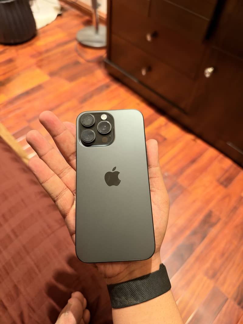 Apple iPhone 16 Pro Max 2