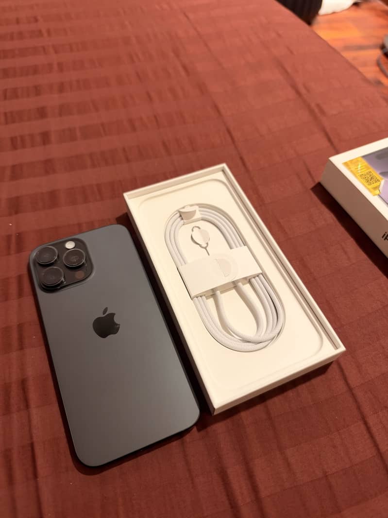 Apple iPhone 16 Pro Max 6