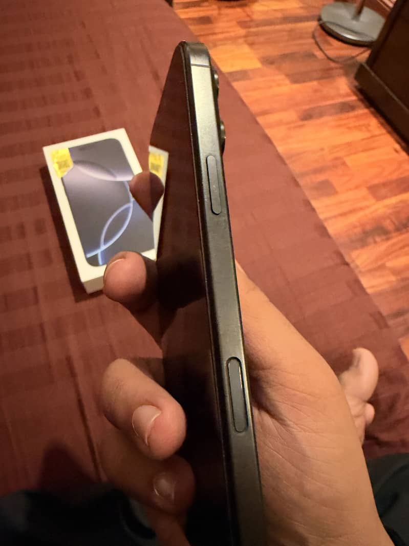 Apple iPhone 16 Pro Max 7