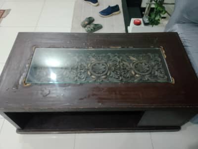 big and solid central table for sale with 9/10 condition