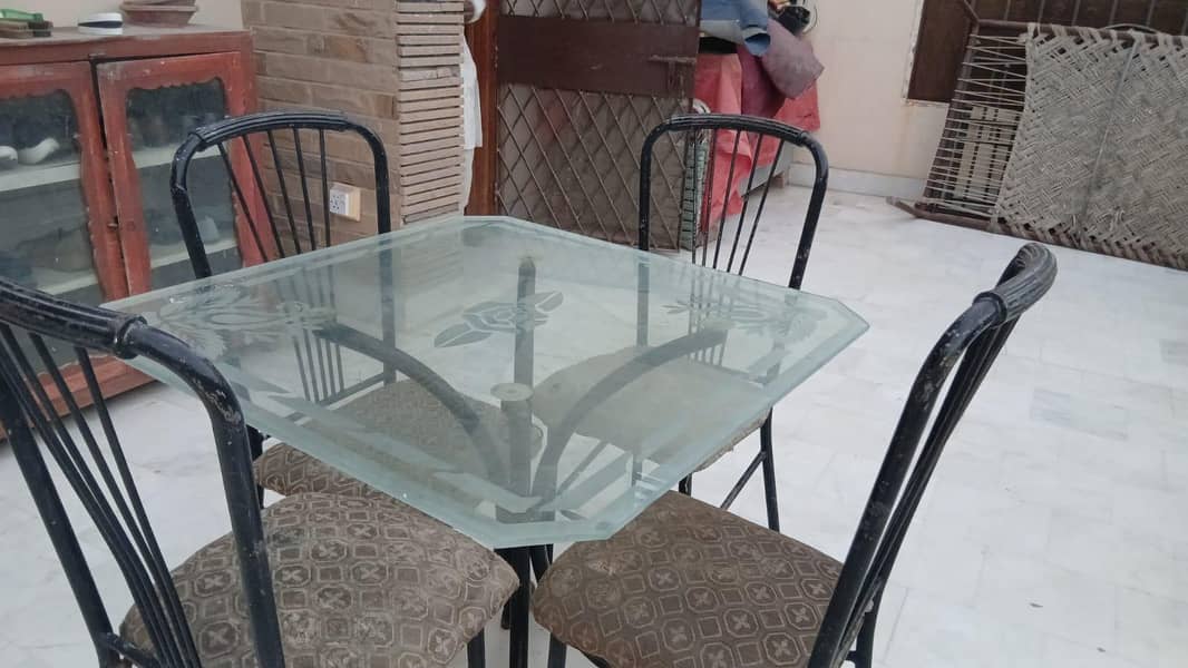 Dinning table for 4 persons 0