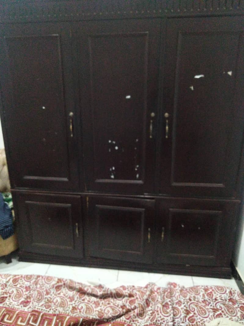 wooden wardrobe 0