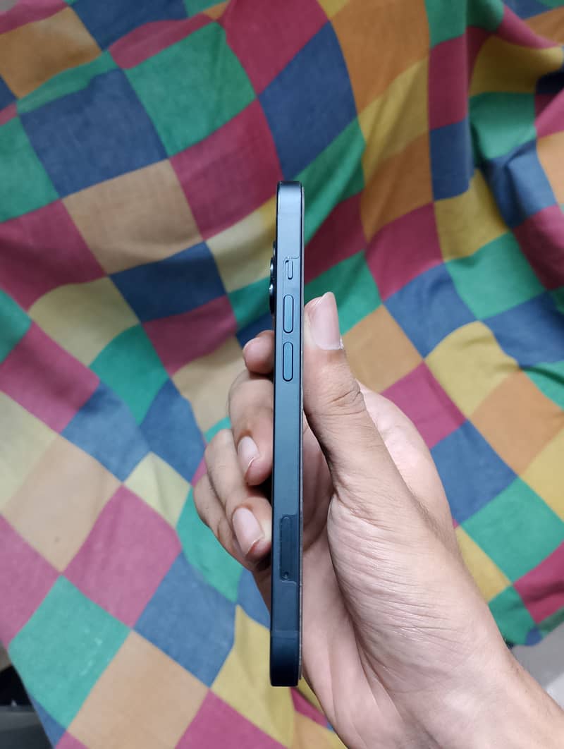 Apple iPhone 13 4