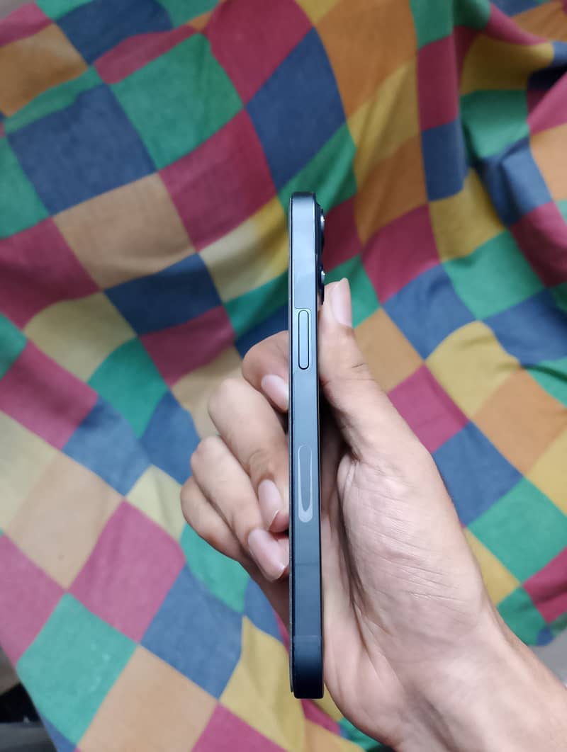 Apple iPhone 13 5