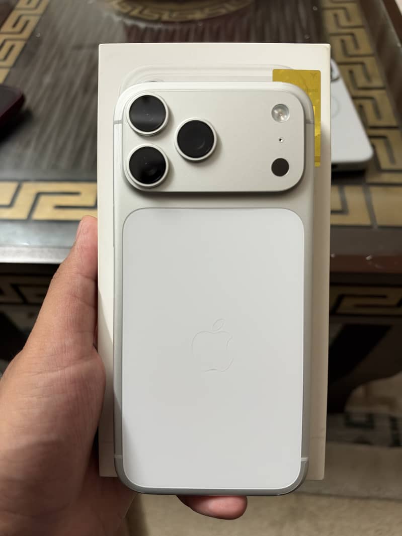 Apple iPhone 17 Pro Max 1