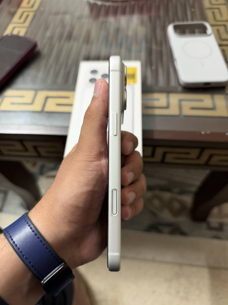Apple iPhone 17 Pro Max 2