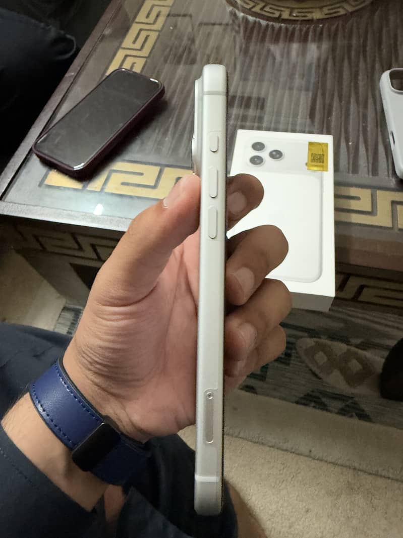 Apple iPhone 17 Pro Max 4
