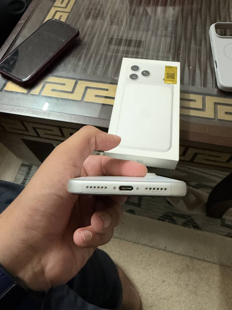 Apple iPhone 17 Pro Max 5