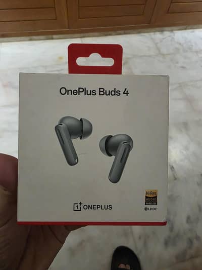 OnePlus Buds 4 - 10/10 Condition with Complete Box