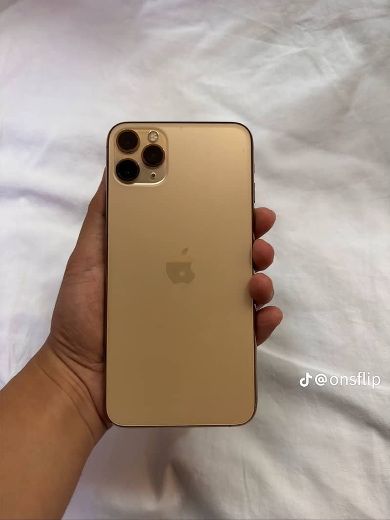 Apple iPhone 11 Pro Max 4