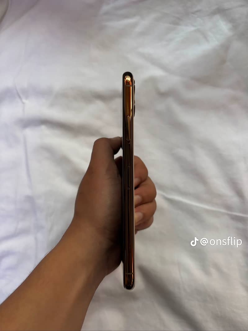 Apple iPhone 11 Pro Max 7