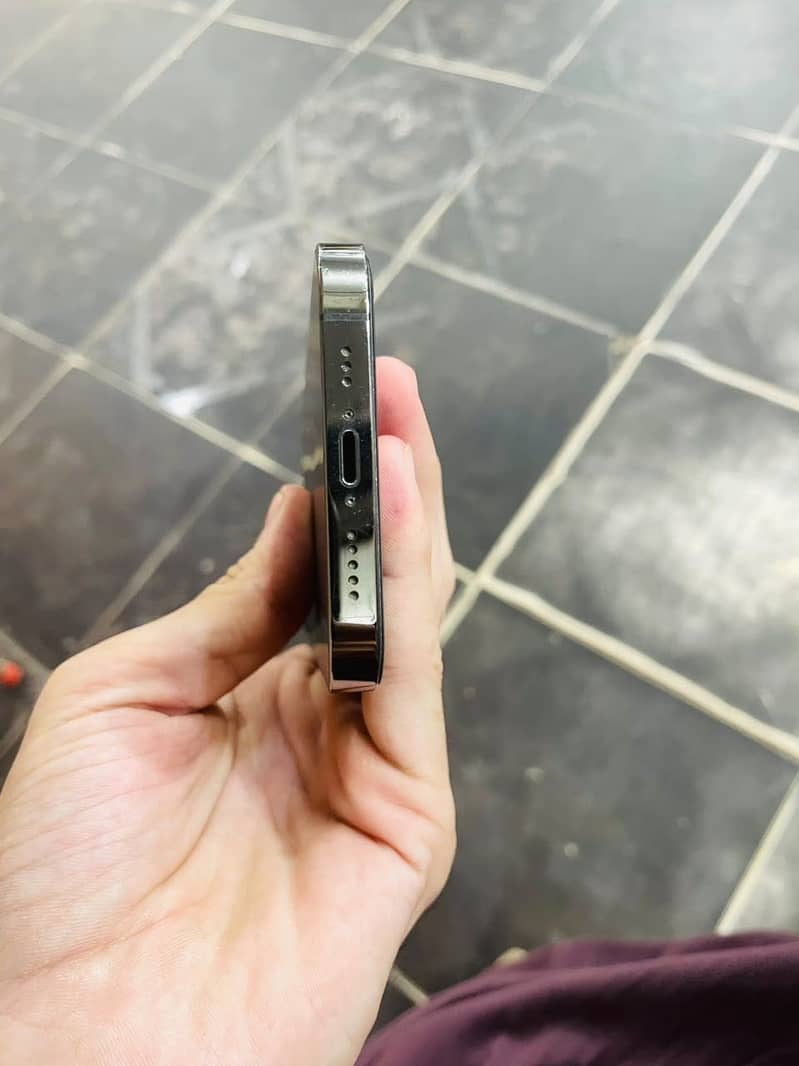 Apple iPhone 13 Pro 4
