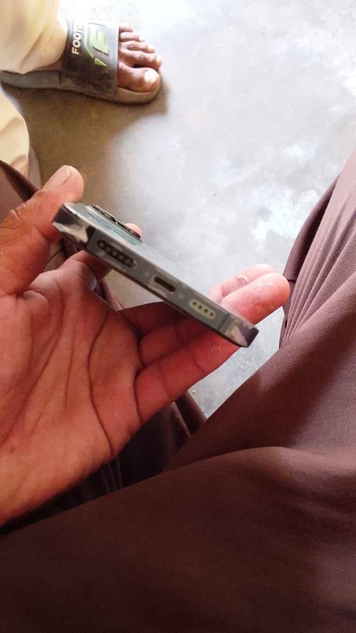 Apple iPhone 13 Pro Max 3