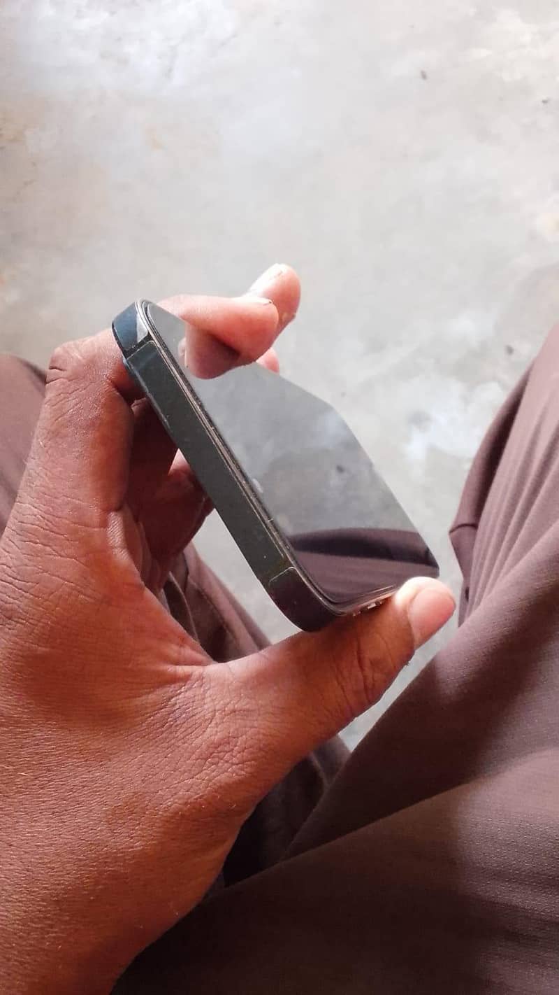 Apple iPhone 13 Pro Max 4