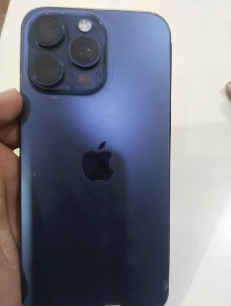 Apple iPhone 15 Pro Max 2