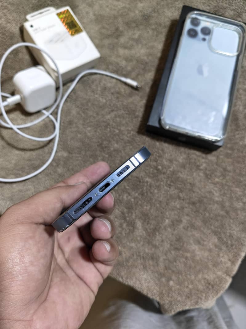 Apple iPhone 13 Pro Max 2