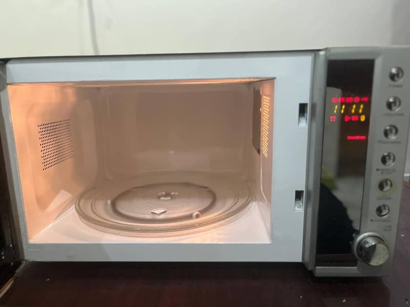 Dawlance Microwave Oven 1