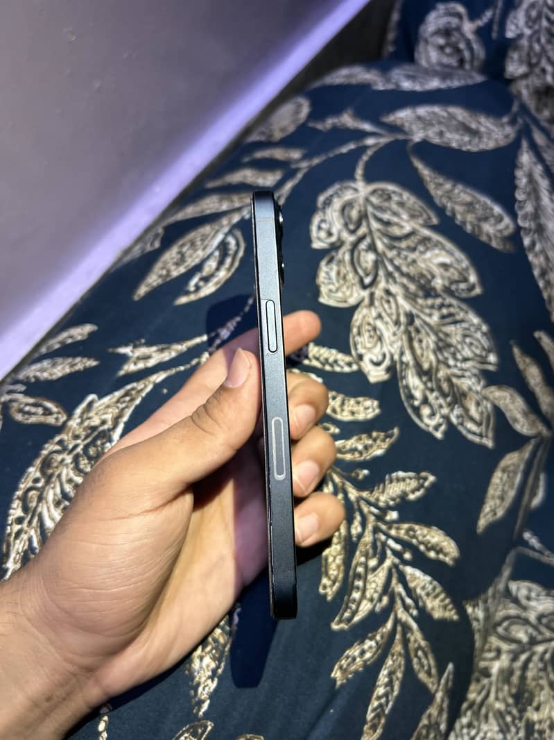 Apple iPhone 13 1
