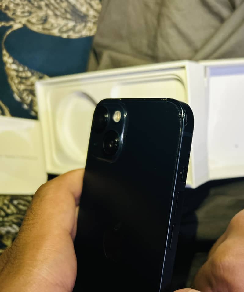 Apple iPhone 13 4