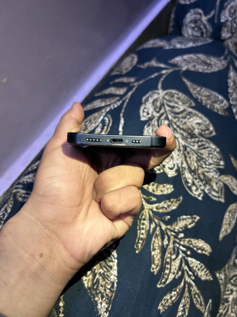 Apple iPhone 13 6