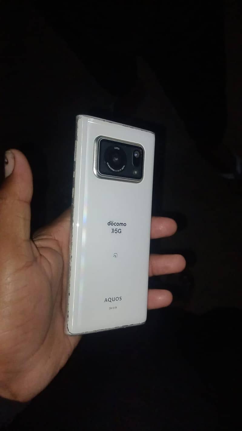 Sharp Aquos R6 0