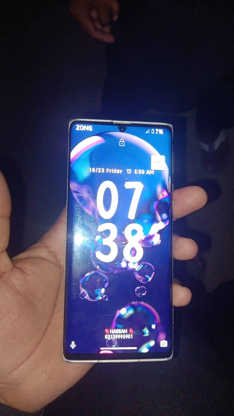 Sharp Aquos R6 1