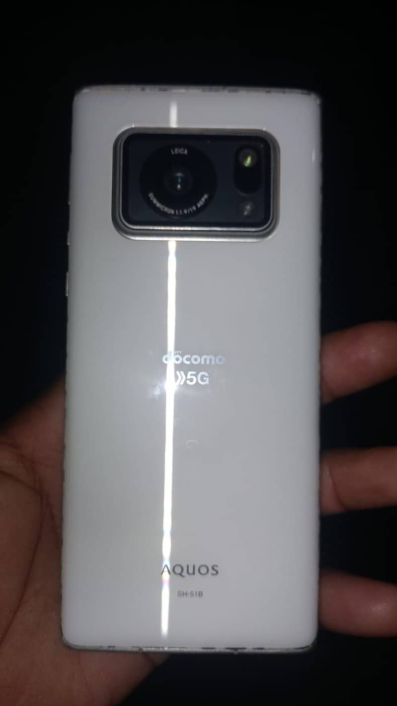 Sharp Aquos R6 4