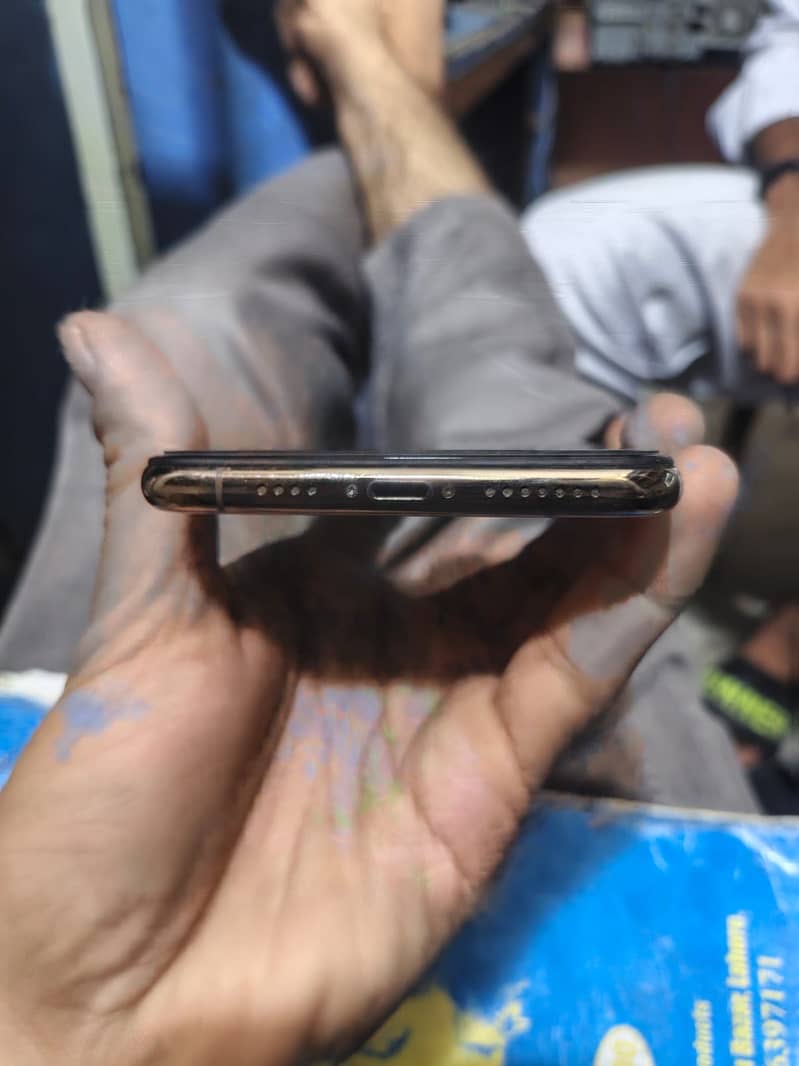 Apple iPhone XS Max 5