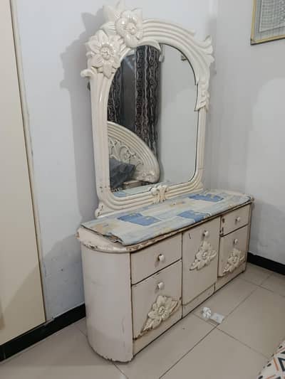 Used Deco paint wooden dressing table with mirror