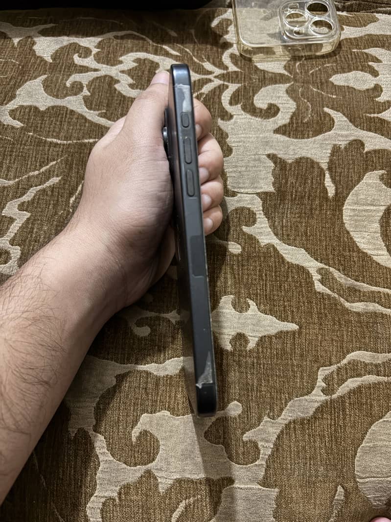 Apple iPhone 15 Pro Max 2