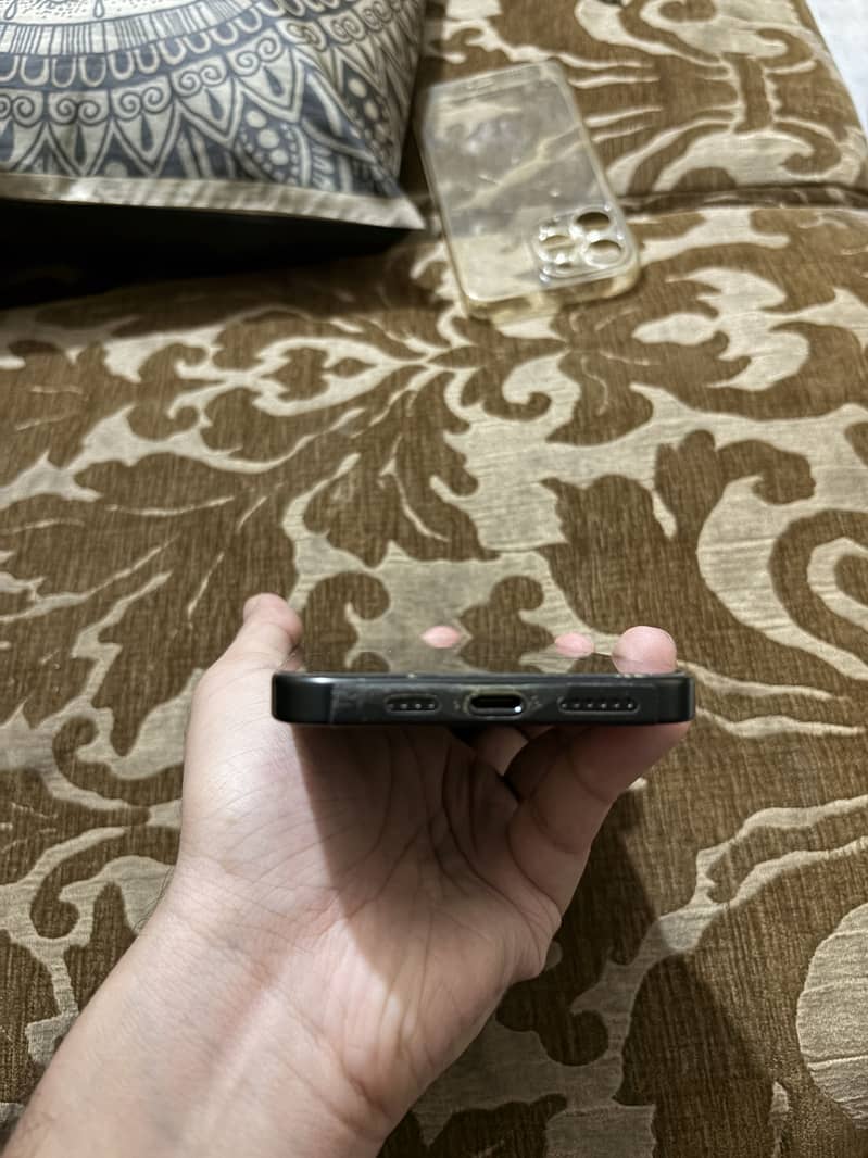 Apple iPhone 15 Pro Max 4