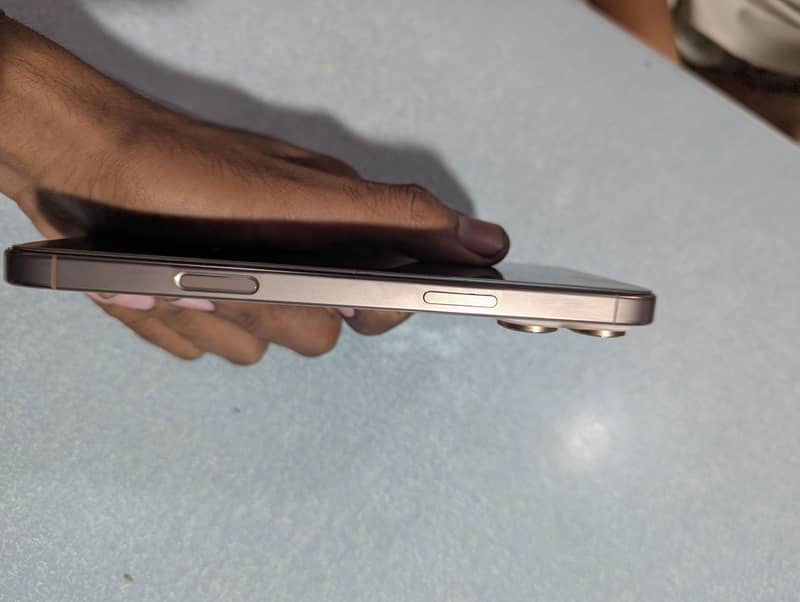 Apple iPhone 16 Pro Max 1