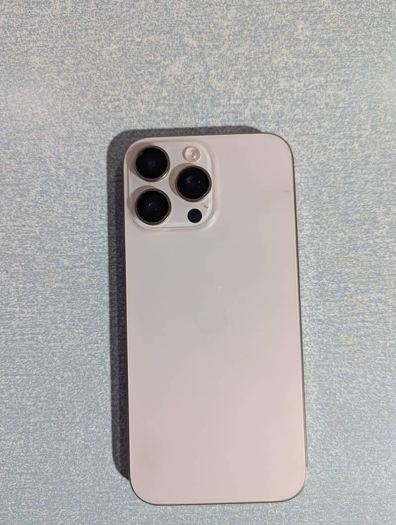 Apple iPhone 16 Pro Max 4