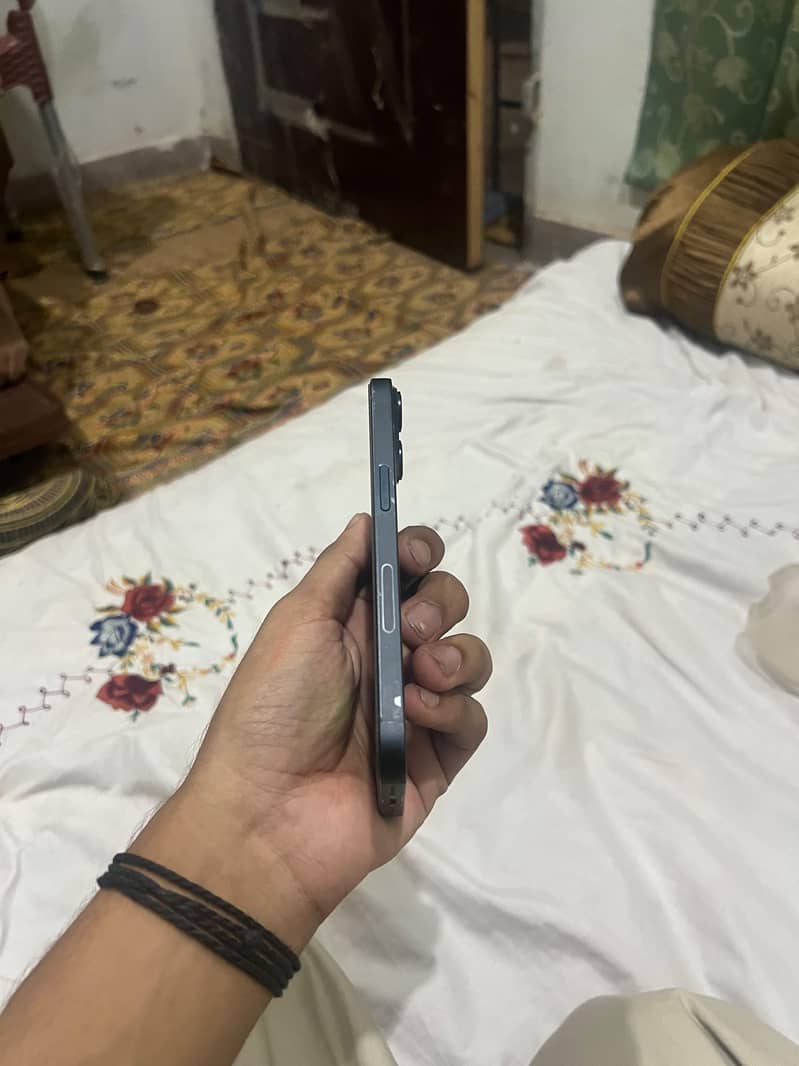 Apple iPhone 14 2